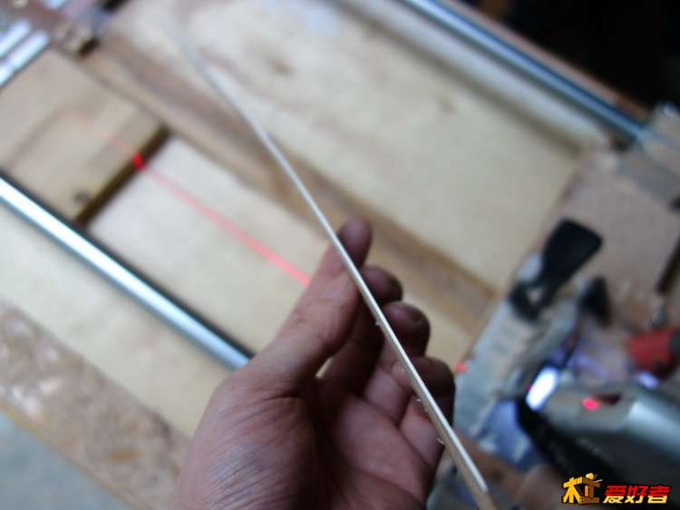 用直線光軸做的導(dǎo)軌鋸